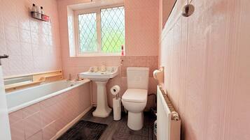 House, 4 Bedrooms, Kitchen, Garden View | Bathroom | Hair dryer, soap, toilet paper