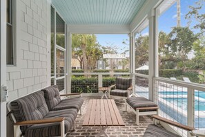 Terrace/patio - Ohana House sleeps 13 with a Pool (St Simons Island)