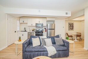 TV - Your Cozy & Charming 2BR Getaway Near Downtown DC! (Washington)