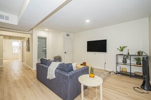 TV - Your Cozy & Charming 2BR Getaway Near Downtown DC! (Washington)