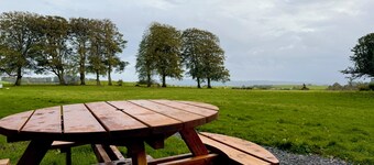 Romantic Countryside Cottage + King Bed + Views