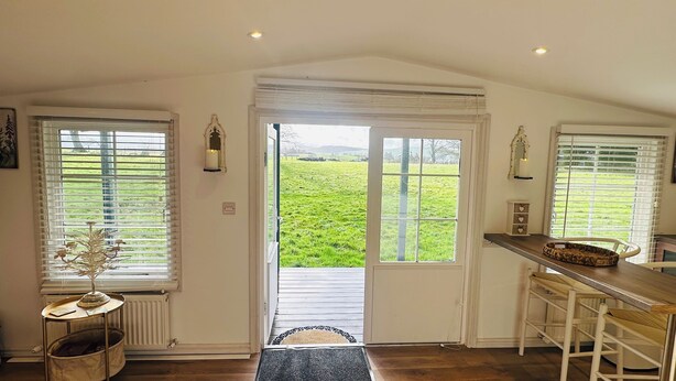 Interior - Romantic Countryside Cottage + King Bed + Views (Maybole)