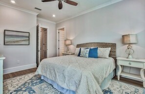 Iron/ironing board, Internet, bed sheets - Family Beach House – Comfortably Sleeps 12 Near Shops & Dining (Inlet Beach)
