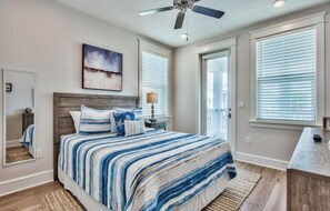 Iron/ironing board, Internet, bed sheets - Family Beach House – Comfortably Sleeps 12 Near Shops & Dining (Inlet Beach)
