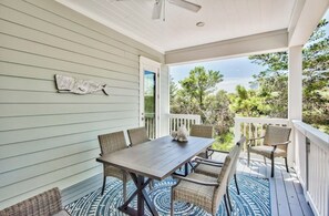 Outdoor dining - Family Beach House – Comfortably Sleeps 12 Near Shops & Dining (Inlet Beach)