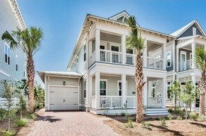 Exterior - Family Beach House – Comfortably Sleeps 12 Near Shops & Dining (Inlet Beach)