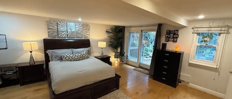 Planxa i posts de planxar, wifi i roba de llit