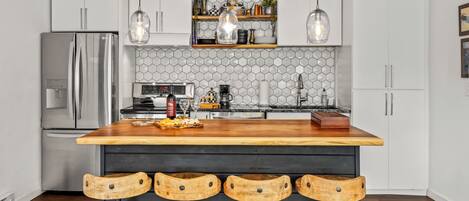 Micro-ondes, four, plaque de cuisson, lave-vaisselle