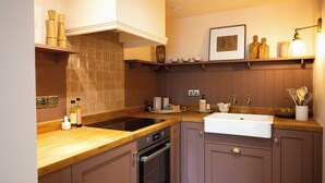 Private kitchen - Boutique Cottage in the Heart of Kintbury. Pet friendly! (Kintbury)