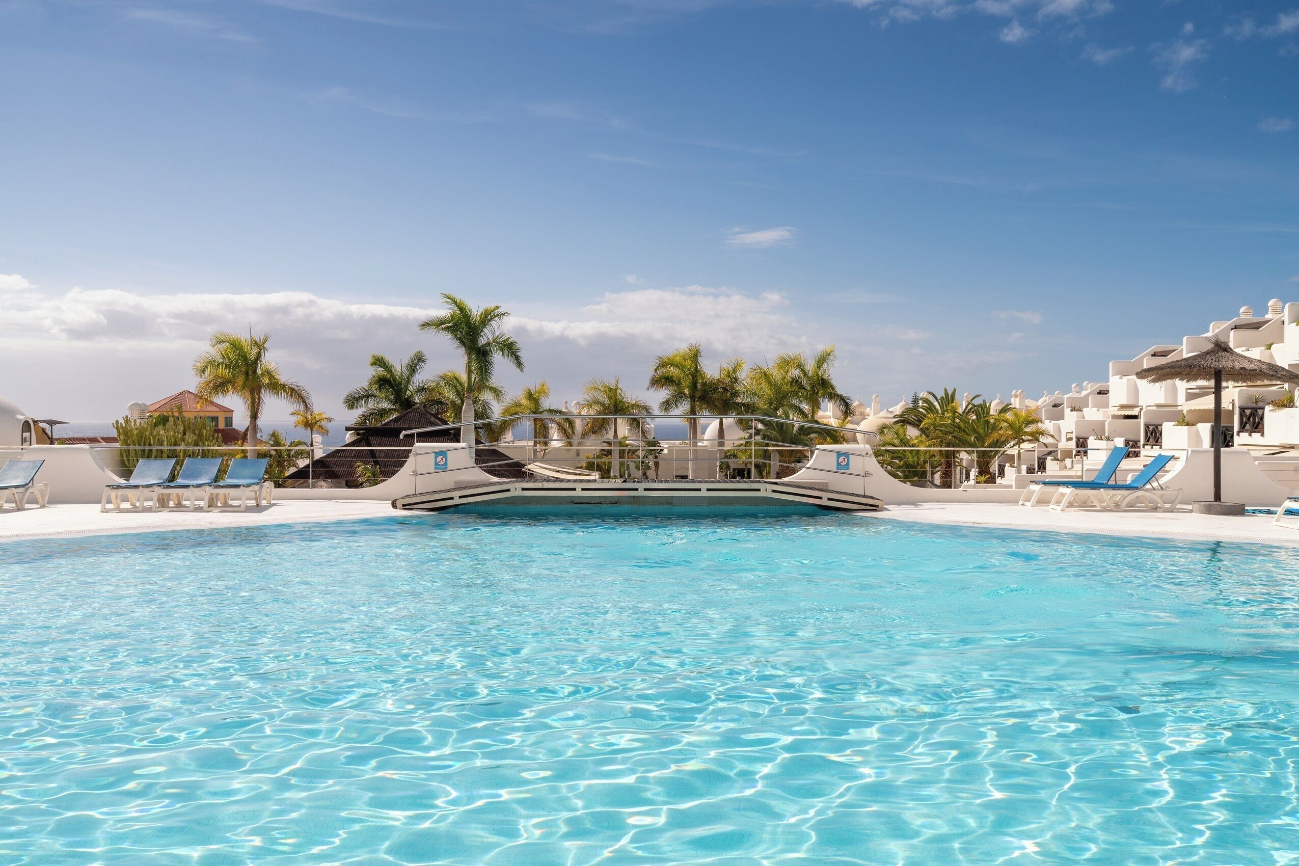 Een verwarmd zwembad