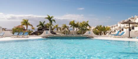 Een verwarmd zwembad