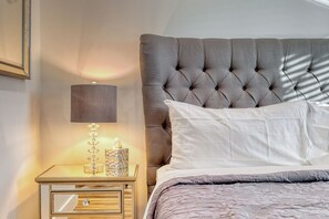 Iron/ironing board, WiFi, bed sheets - Waterview Villa With Heated Pool (Rotonda West)