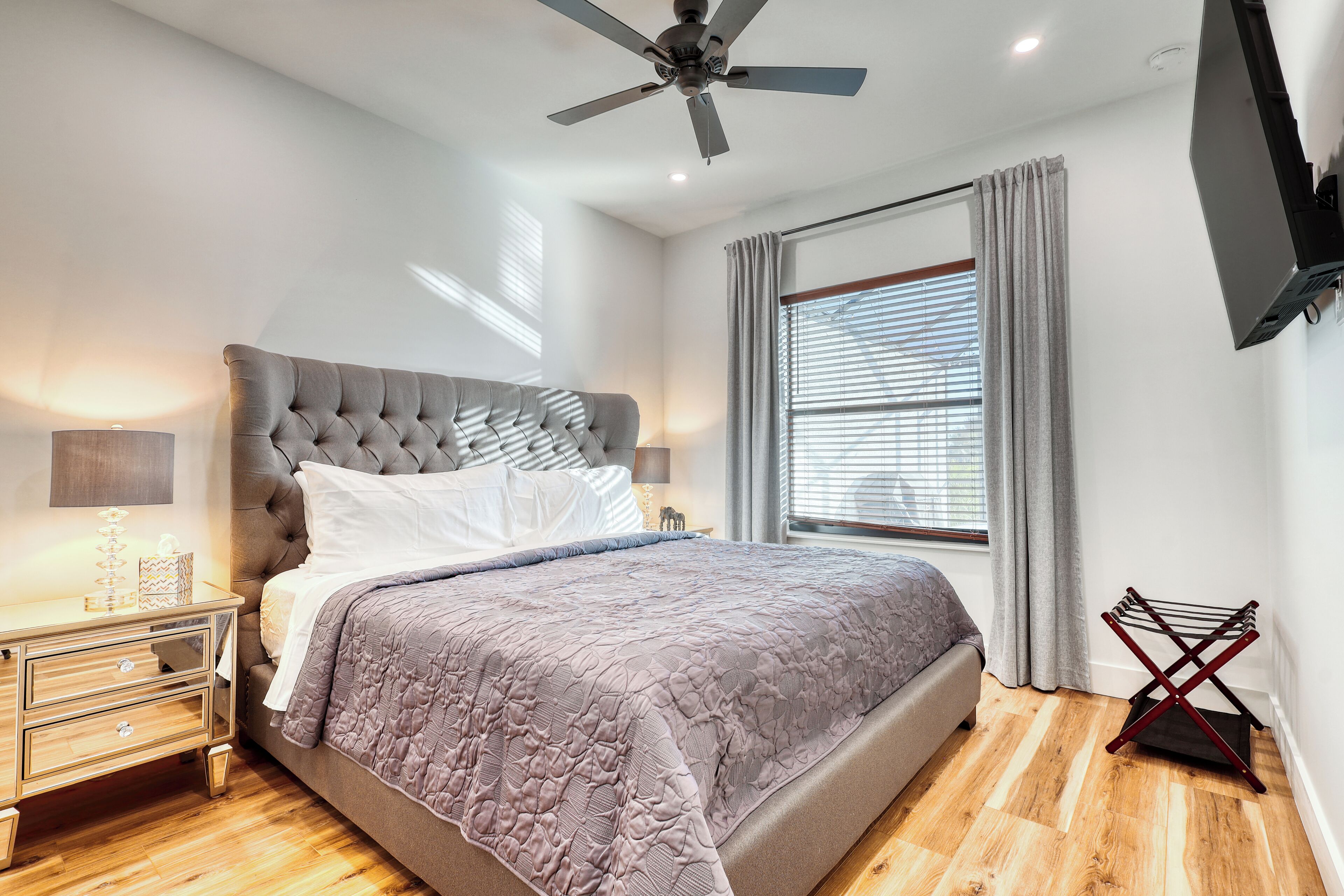 Iron/ironing board, WiFi, bed sheets