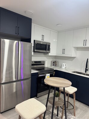 Mikroaaltouuni, uuni, liesi, astianpesukone