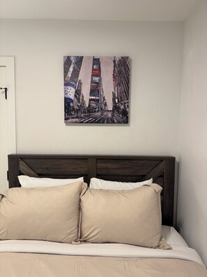 Silitysrauta/-lauta, Wi-Fi, vuodevaatteet