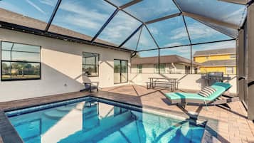 Piscine extérieure, piscine chauffée