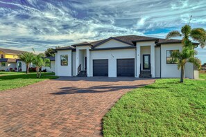 المنشأة من الخارج