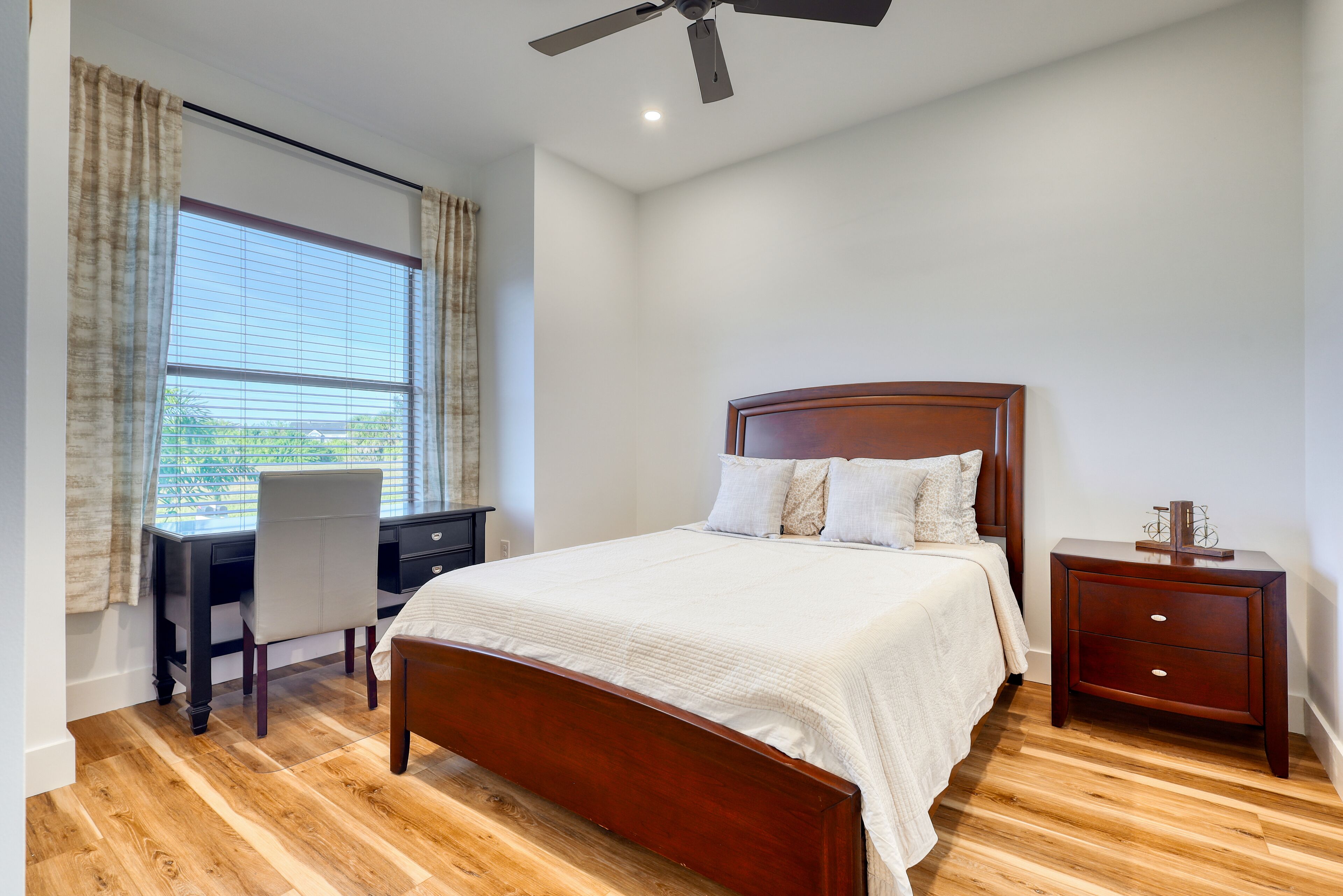 Desk, iron/ironing board, free WiFi, bed sheets