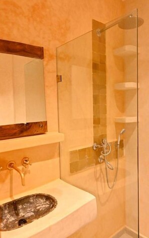 Shower, hair dryer, towels, soap - Standard Double Room #1 (Tamraght Ouzdar)