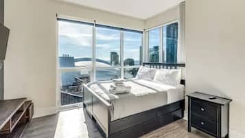 Apartamento exclusivo | Roupas de cama premium, edredons de pluma, individualmente decorados