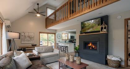 Remodeled Betsie River Bungalow 3bd+2ba+Loft by Crystal Mtn, 10 acres on River!