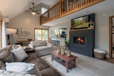 Remodeled Betsie River Bungalow 3bd+2ba+Loft by Crystal Mtn, 10 acres on River!