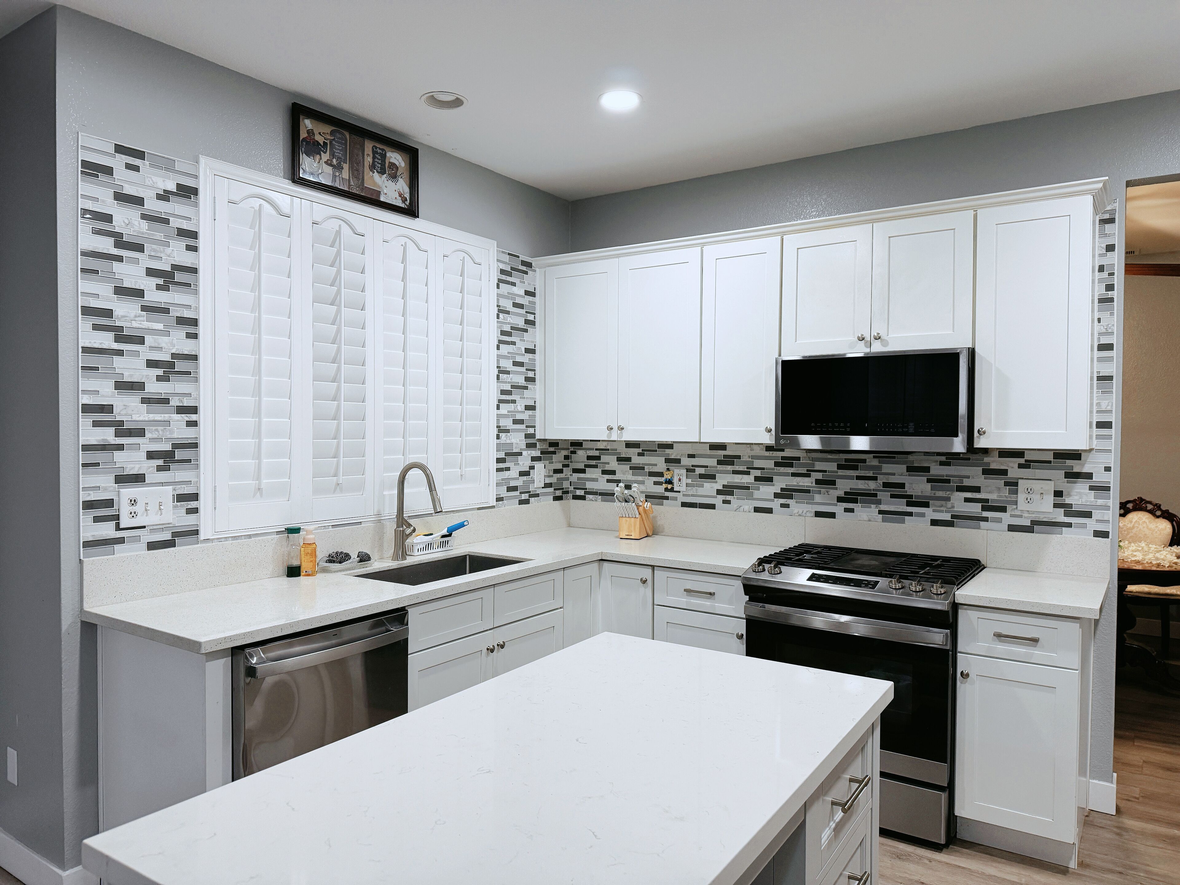 Refrigerador, microondas, horno y parrilla de estufa 