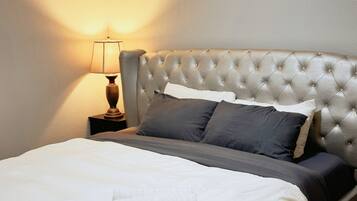 Desk, iron/ironing board, WiFi, bed sheets