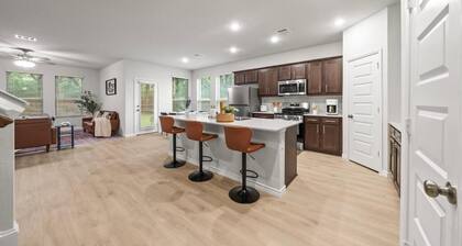 Luxurious 4 Bed Duplex Getaway