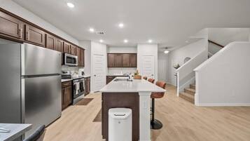 Luxury Duplex, Patio | Private kitchen | Fridge, microwave, oven, stovetop