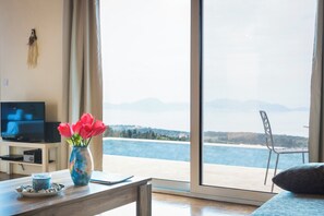 Smart TV - Villa Sol. Welcome to your dream getaway. Breathtaking views in quiet location. (Magganos)