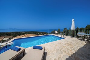 Outdoor pool - Villa Sol. Welcome to your dream getaway. Breathtaking views in quiet location. (Magganos)