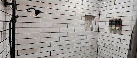 Toallas, jabón, papel de baño