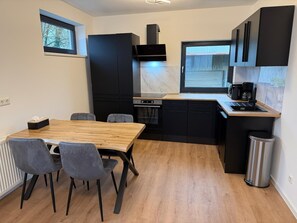 Private kitchen - Modern apartment with parking and 24h check-in (Braunschweig)
