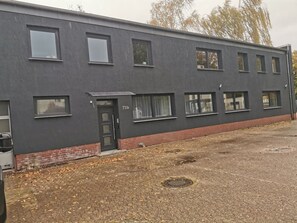 Exterior - Modern apartment with parking and 24h check-in (Braunschweig)