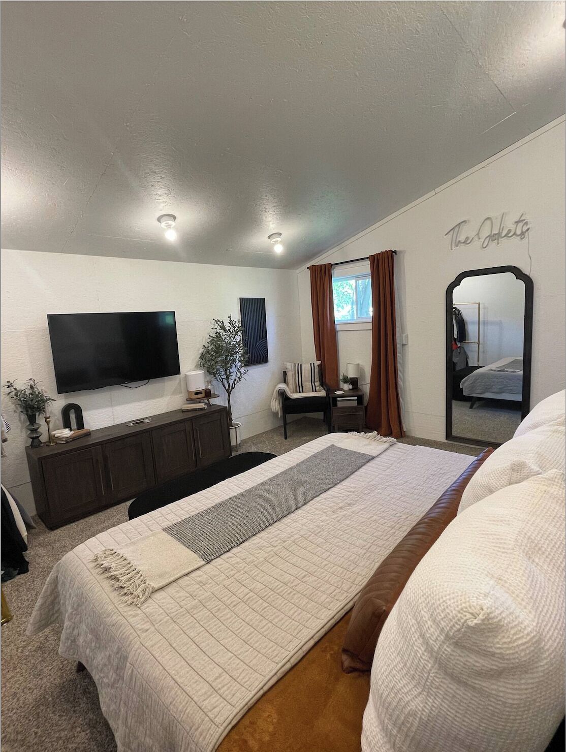 Strykejern/-brett, wi-fi og sengetøy