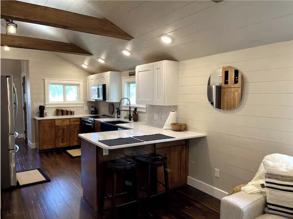 Mikrowelle, Ofen, Herdplatte, Geschirrspüler