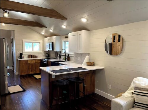 Cozy 3-bedroom house with exquisite attention to detail!