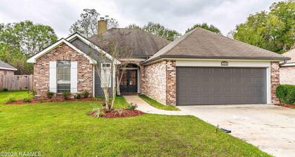 Newly updated• 3BR/2BA • 7 Beds • Pets Welcome