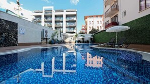 Outdoor pool - Аpartment 1+1 Qoople Triumph 17 next to Cleopatra Beach (Alanya)