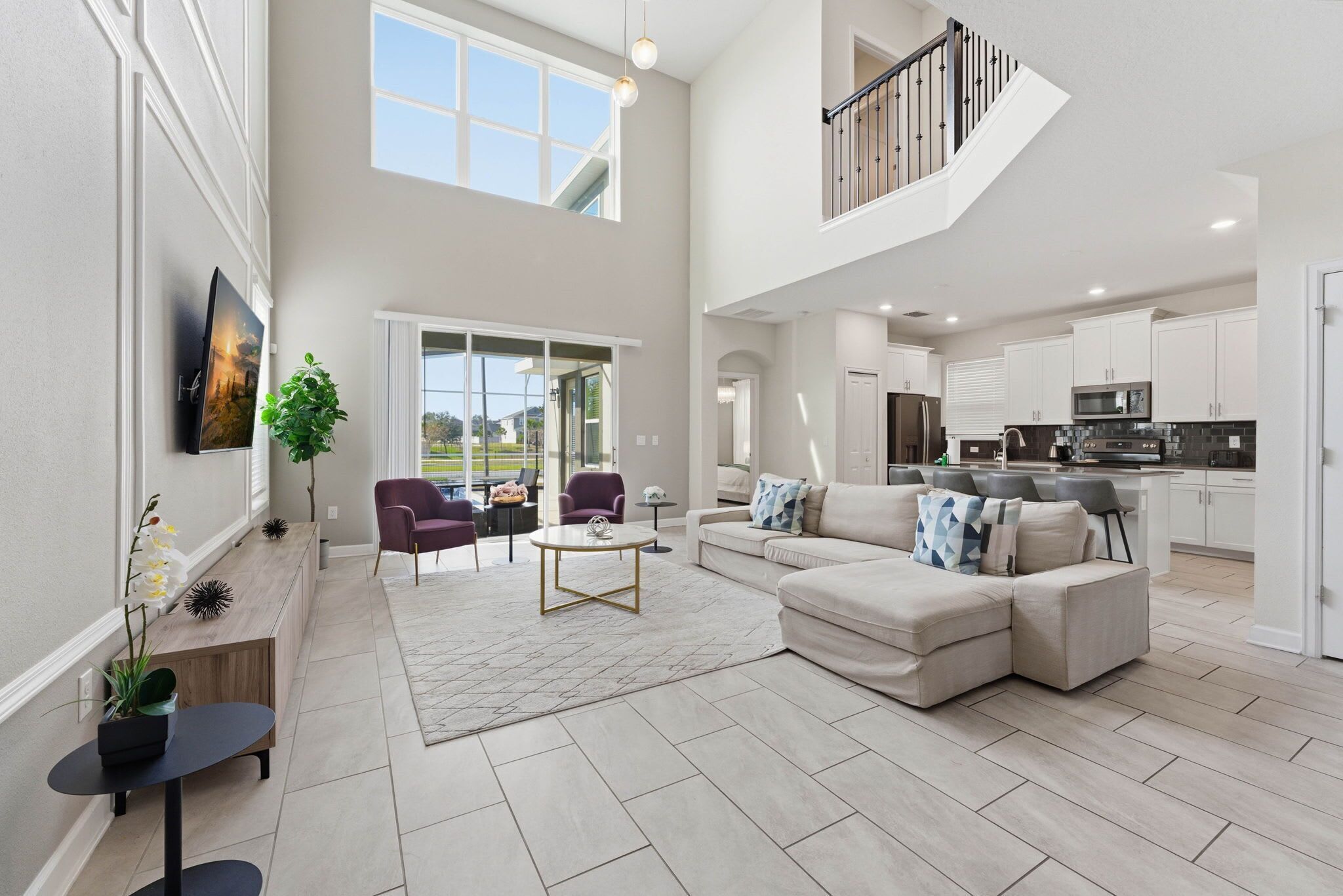 House (5 Bedrooms) | Living area