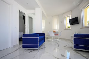 Lobby sitting area - BM SUITE VILLA (Cefalù)