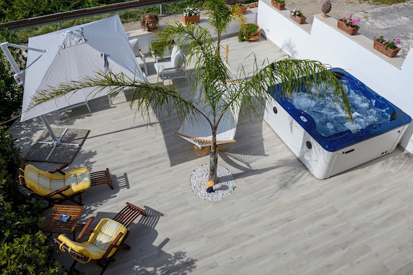 Villa, Garden View | Private spa tub - BM SUITE VILLA (Cefalù)