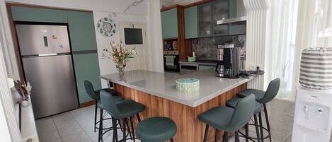 Oven, stovetop, dishwasher