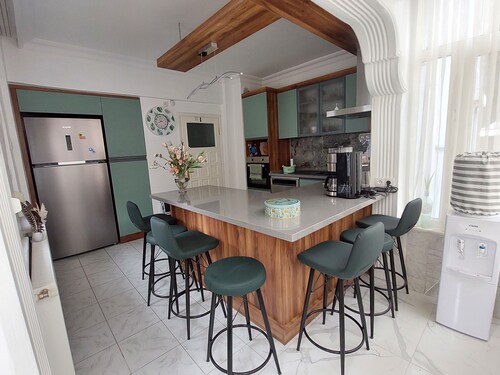 Mavi Maison vacation home by the lake in Egirdir