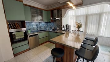 Ovn, kokeplater og oppvaskmaskin