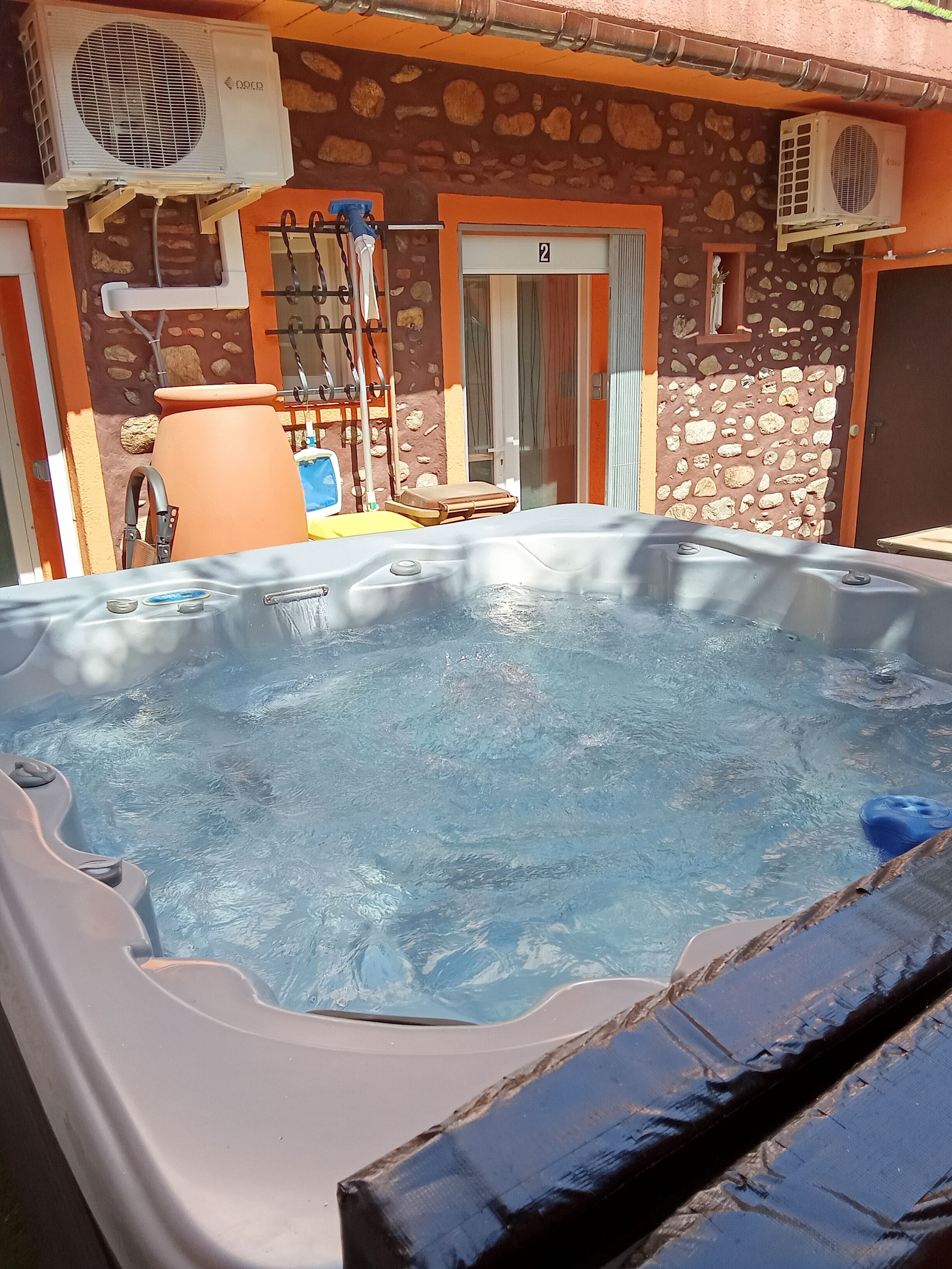 Bain à remous extérieur
