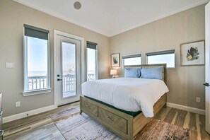 3 bedrooms, free WiFi, bed sheets - Blissful Blue Oasis- Waterfront in Treasure Island (Freeport)
