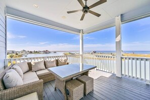Terrace/patio - Blissful Blue Oasis- Waterfront in Treasure Island (Freeport)