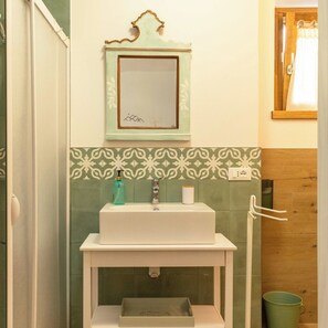 Bathroom - Alloggio Floralpina, soggiorni brevi, smart working e wi-fi (Ponte Nelle Alpi)